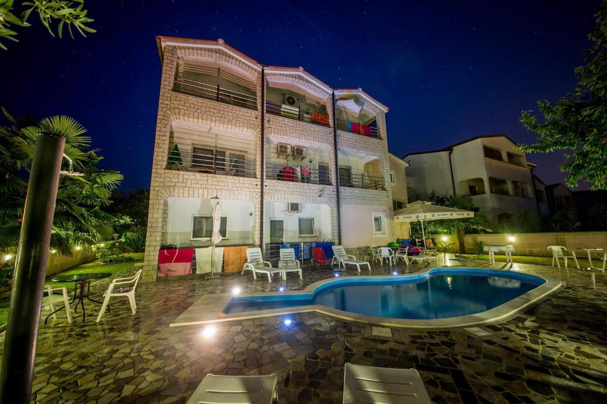 Villa Baldi -Apartmani Danny Tar-Vabriga Exteriör bild