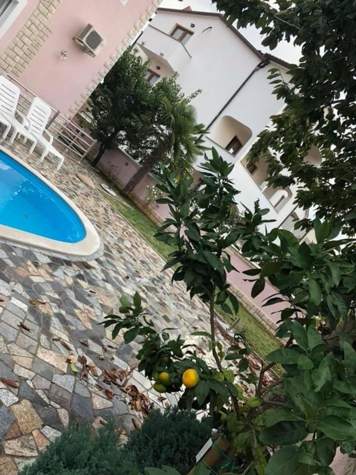 Villa Baldi -Apartmani Danny Tar-Vabriga Exteriör bild