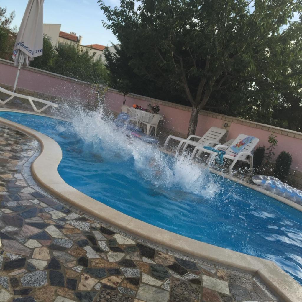 Villa Baldi -Apartmani Danny Tar-Vabriga Exteriör bild
