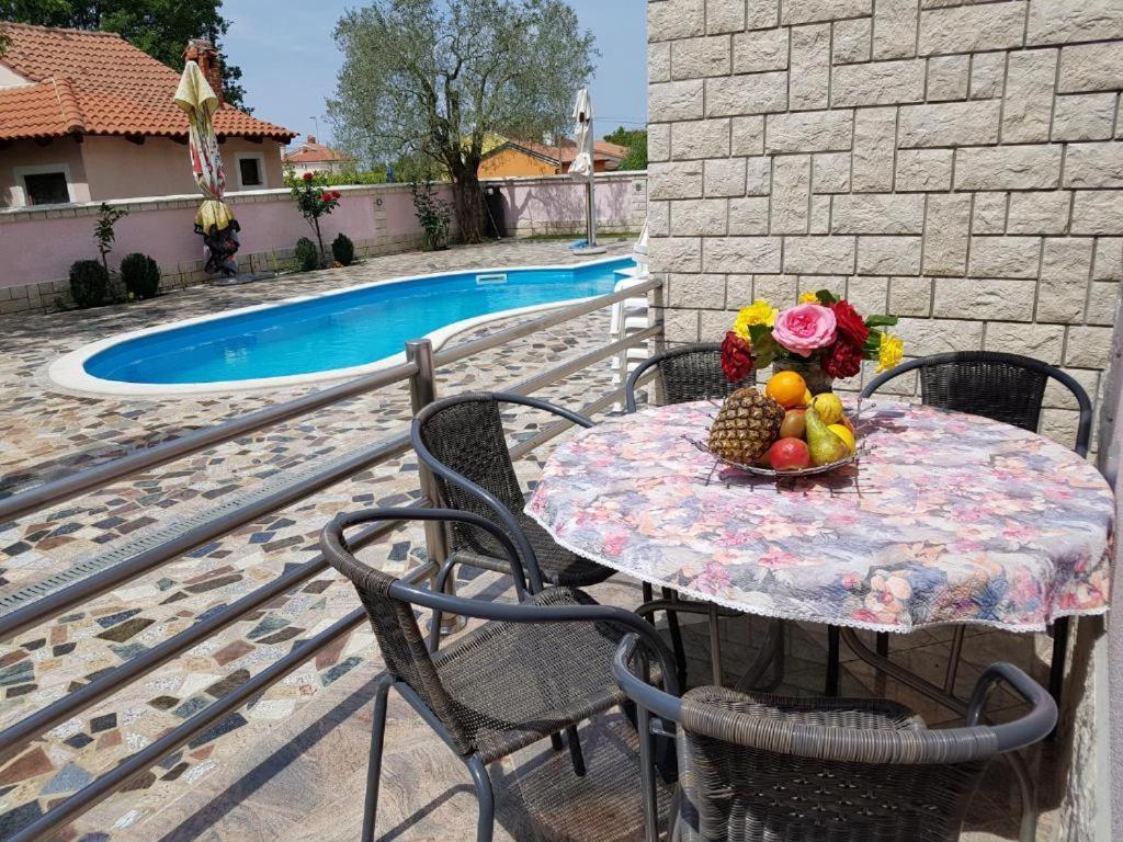 Villa Baldi -Apartmani Danny Tar-Vabriga Exteriör bild