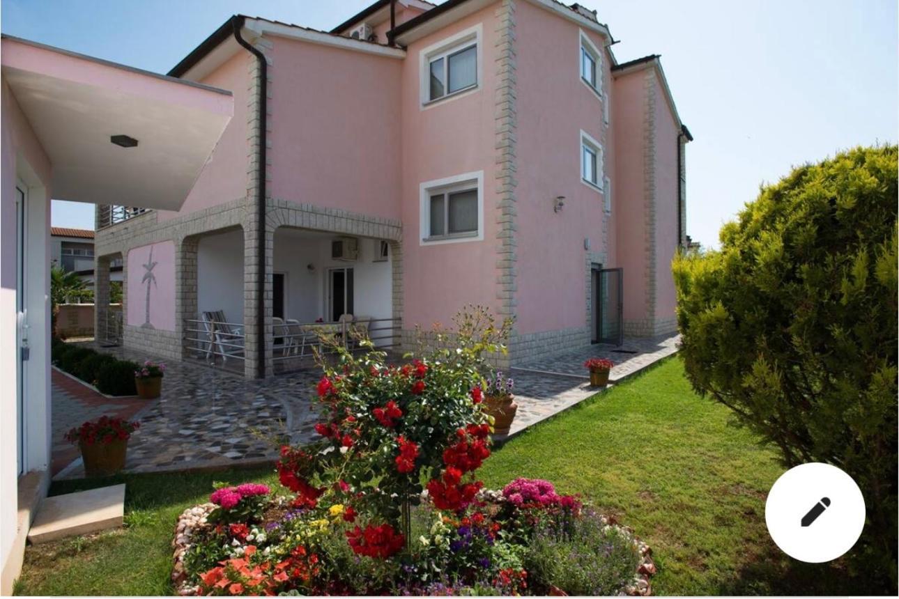 Villa Baldi -Apartmani Danny Tar-Vabriga Exteriör bild