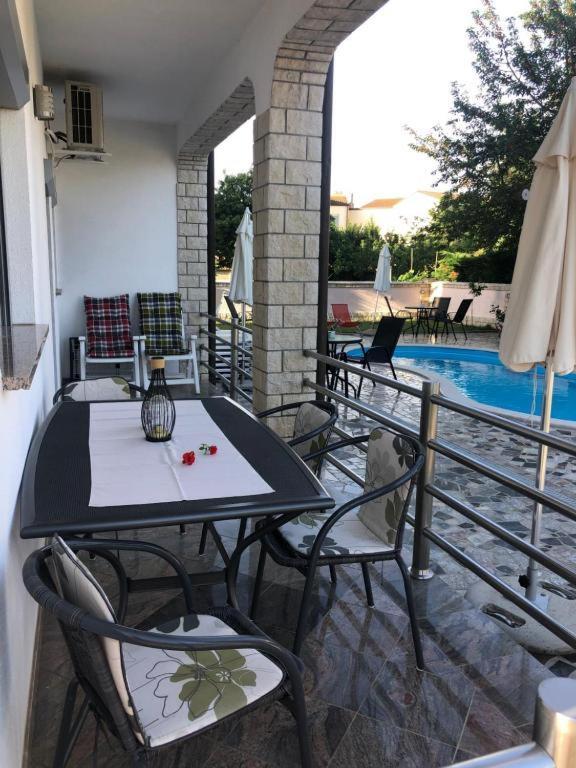 Villa Baldi -Apartmani Danny Tar-Vabriga Exteriör bild